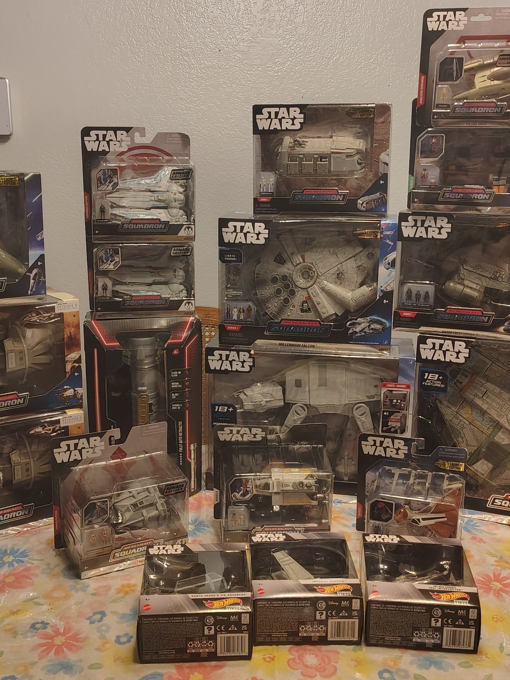 Star Wars Vehicle & Playset Collection - Millenium Falcon & More